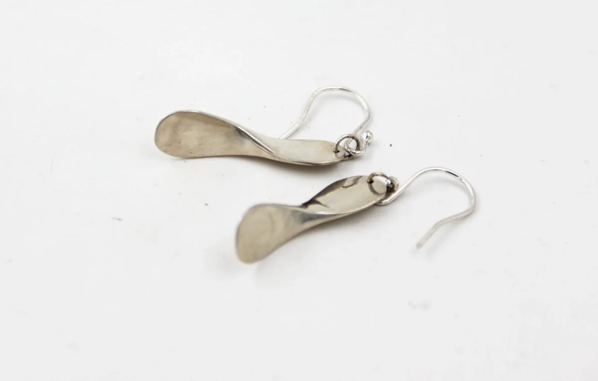 SilverDucvkSinglePetalEarrings.webp